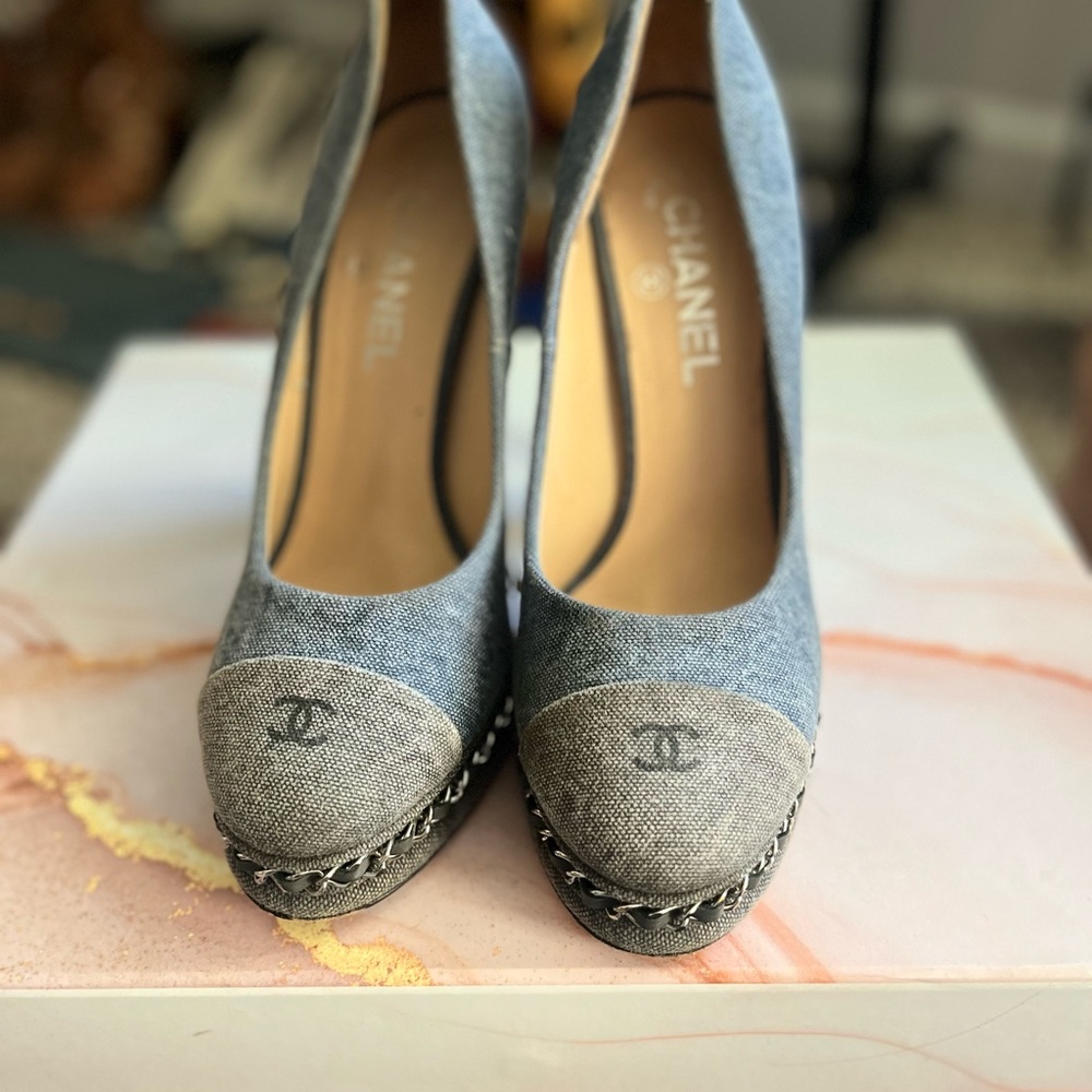 CHANEL Denim and Gray Heels - Picture 3 of 8